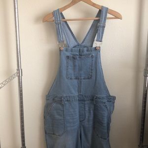 OVERALLS Light wash.